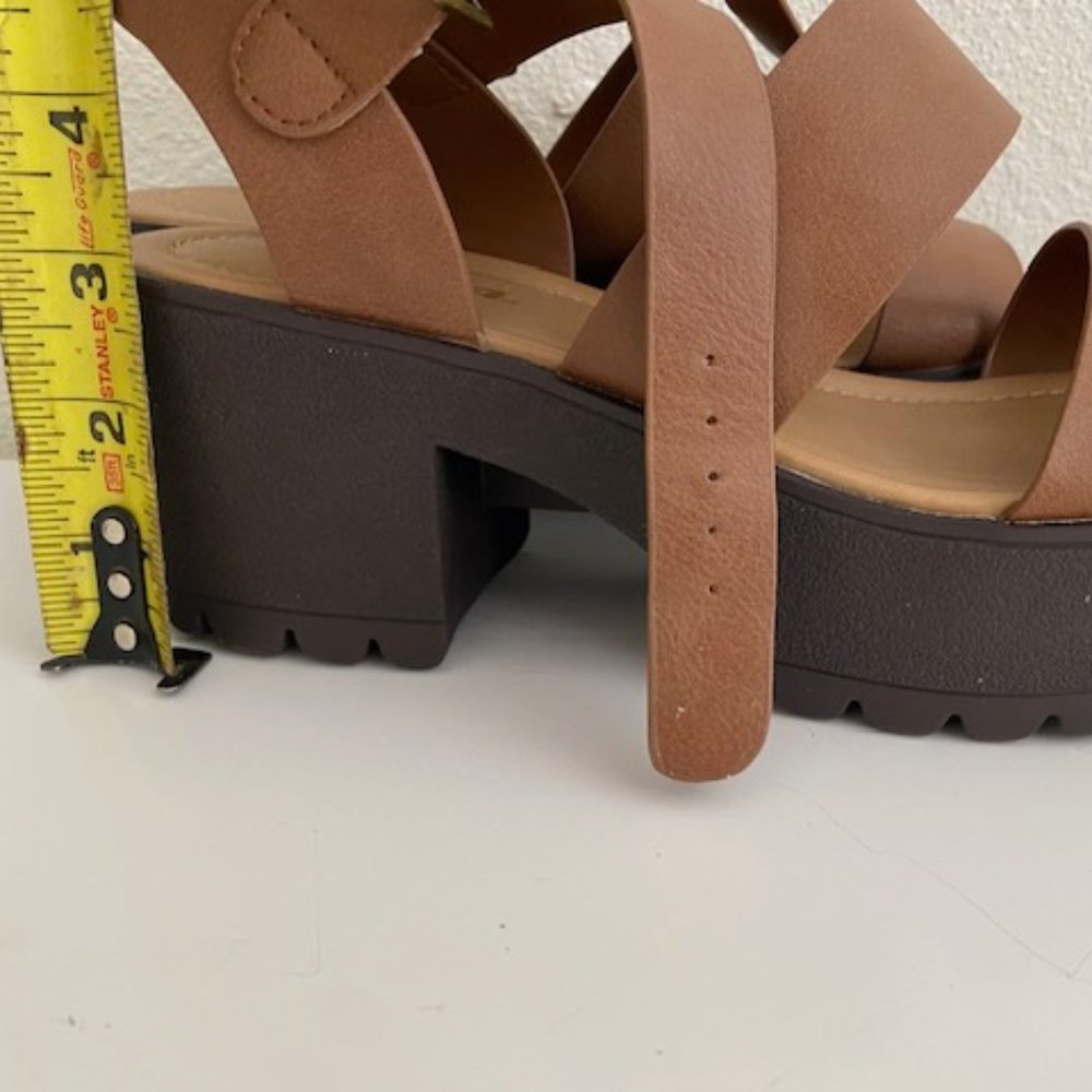 Soda Ankle Strap Platform Sandals Brown Size 8. NWT - Picture 8 of 9